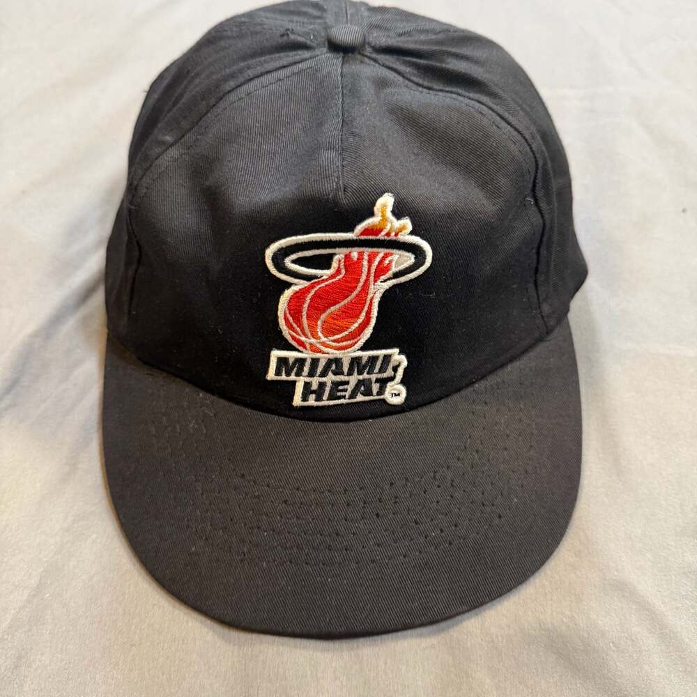 VTG Snapback Hat Cap Youngan Plain Logo Miami Heat NBA
